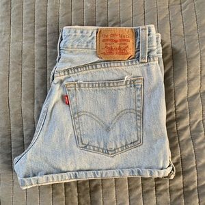 Light wash Levi’s